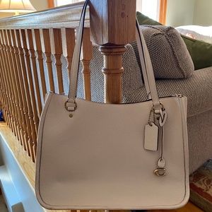 Coach Tyler Carryall